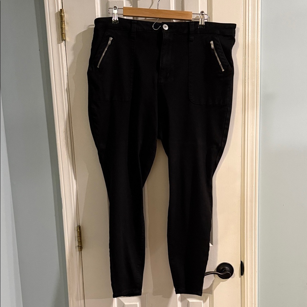Black  Pants with Zipper Pockets‎